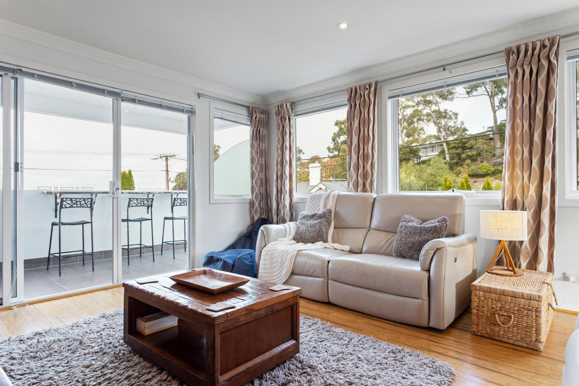 Haven - Gorgeous 2 Bedroom Townhouse Opposite The