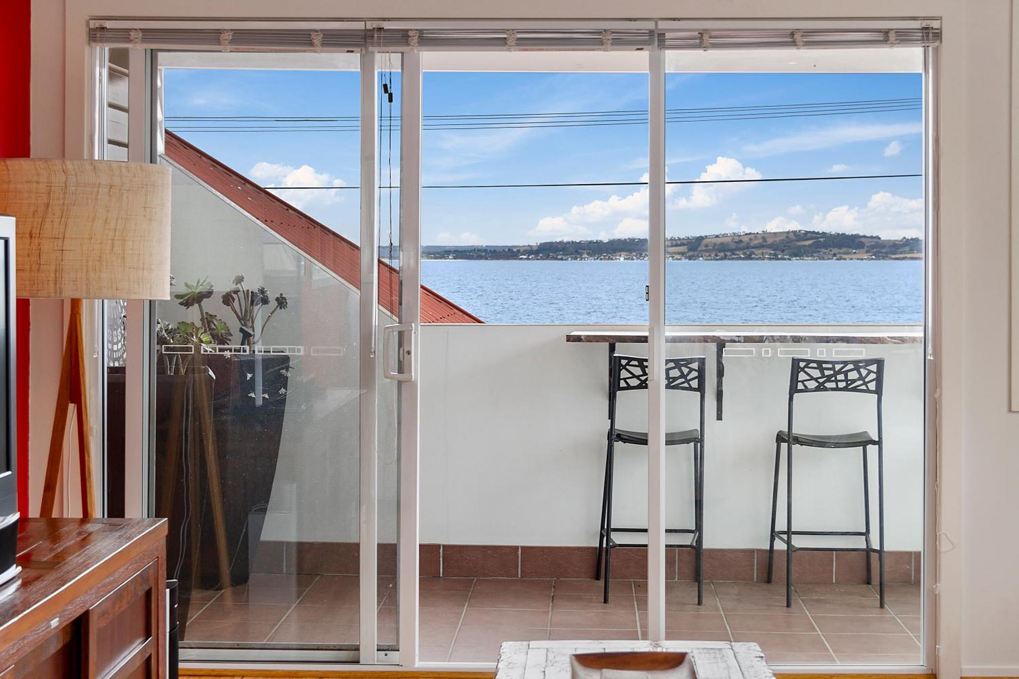 Haven - Gorgeous 2 Bedroom Townhouse Opposite The Holiday home
