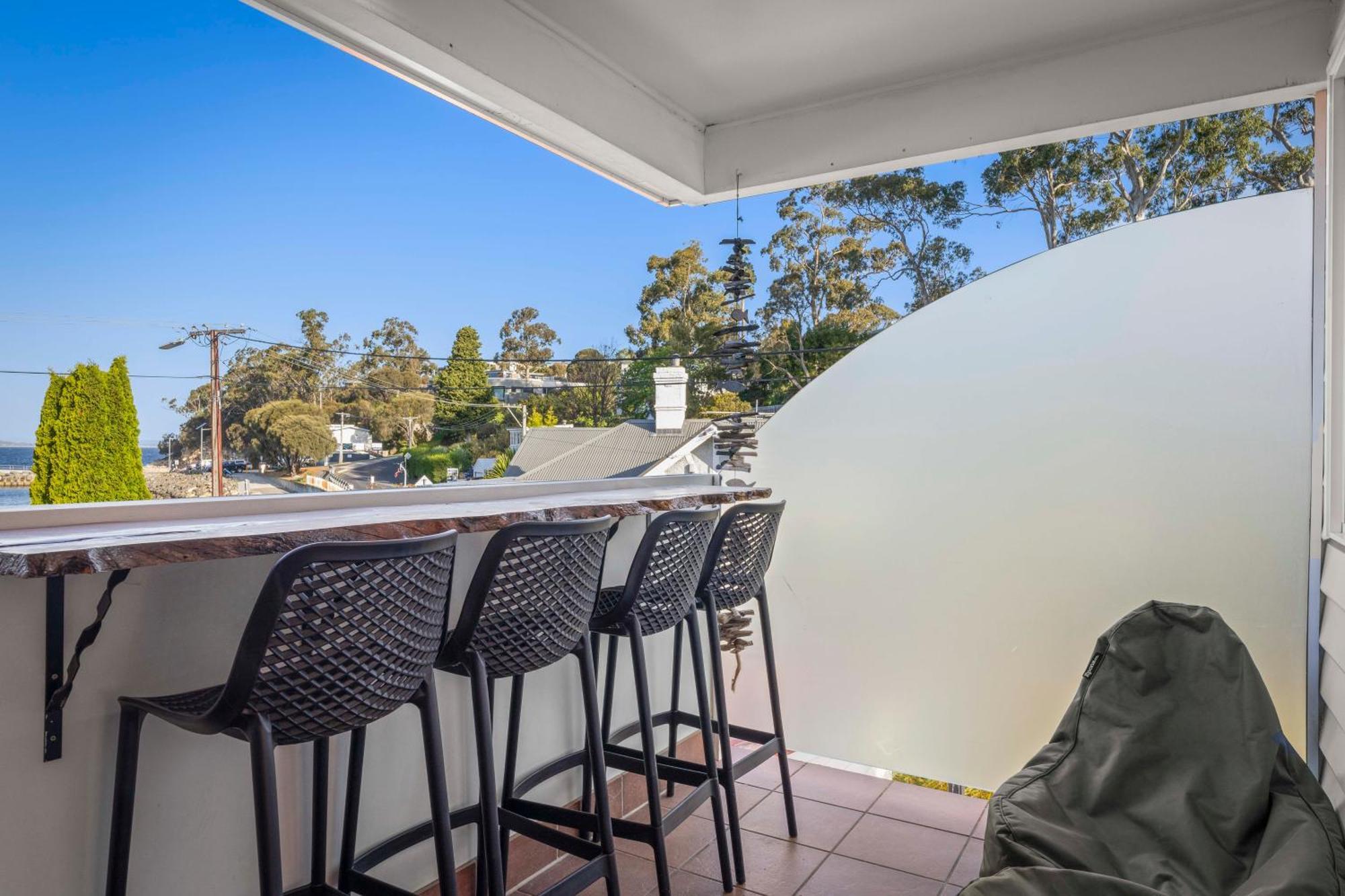 Haven - Gorgeous 2 Bedroom Townhouse Opposite The Kingston Beach