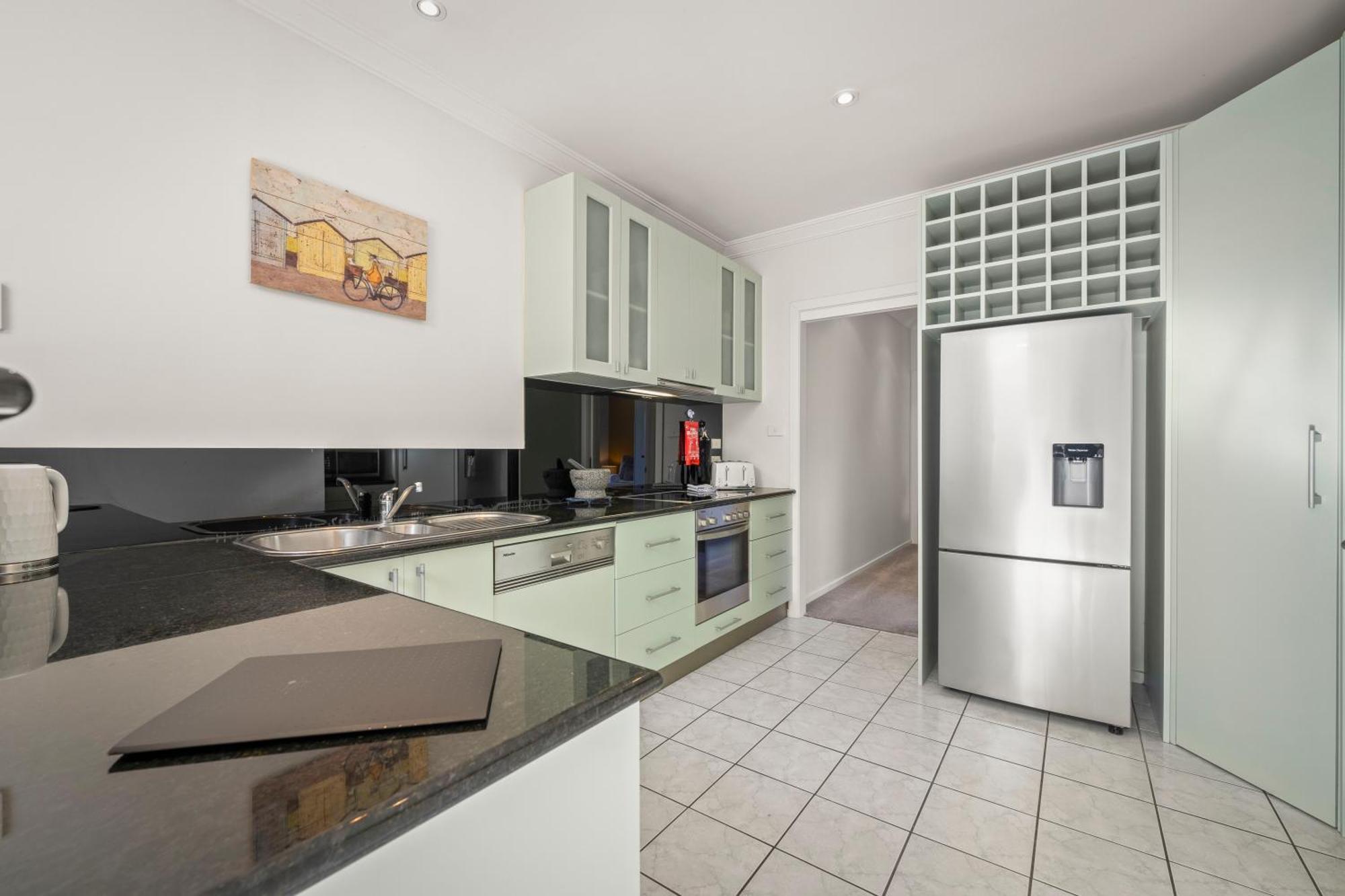 Haven - Gorgeous 2 Bedroom Townhouse Opposite The Holiday home *