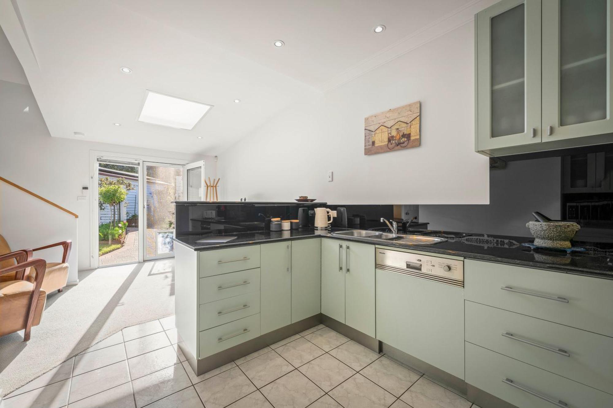 Holiday home Haven - Gorgeous 2 Bedroom Townhouse Opposite The Kingston Beach